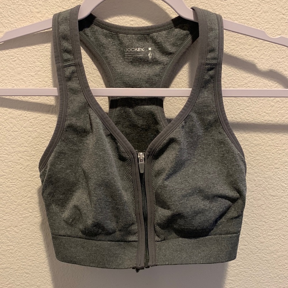 Jockey Womens Gray Sport Bra. Size M. Zip front & hook&I midway up zipper.‍﻿﻿﻿﻿﻿